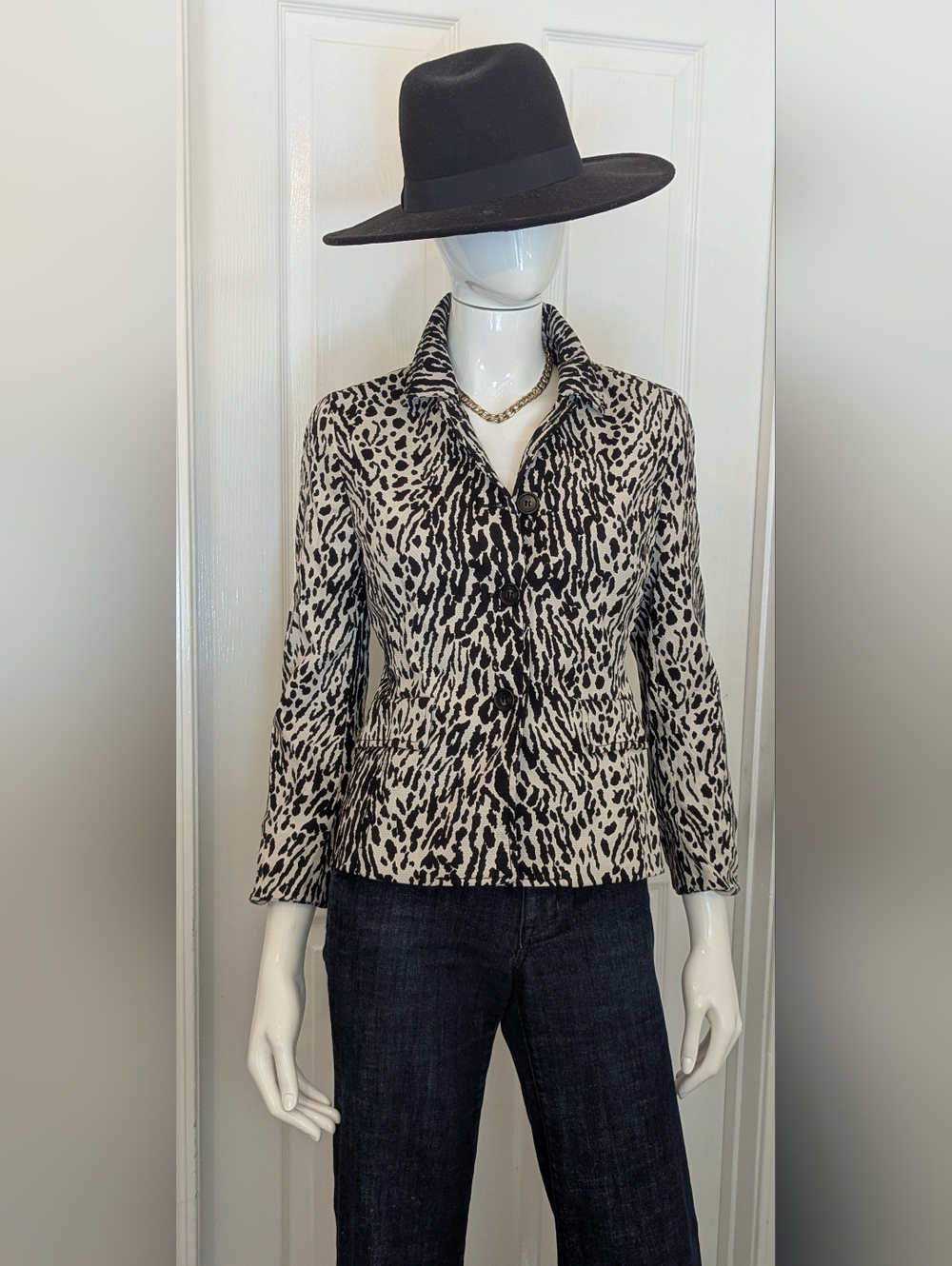 Talbots  Black & Cream Leopard Print Button-Front Blazer 6 98% Cotton 2% Spndx